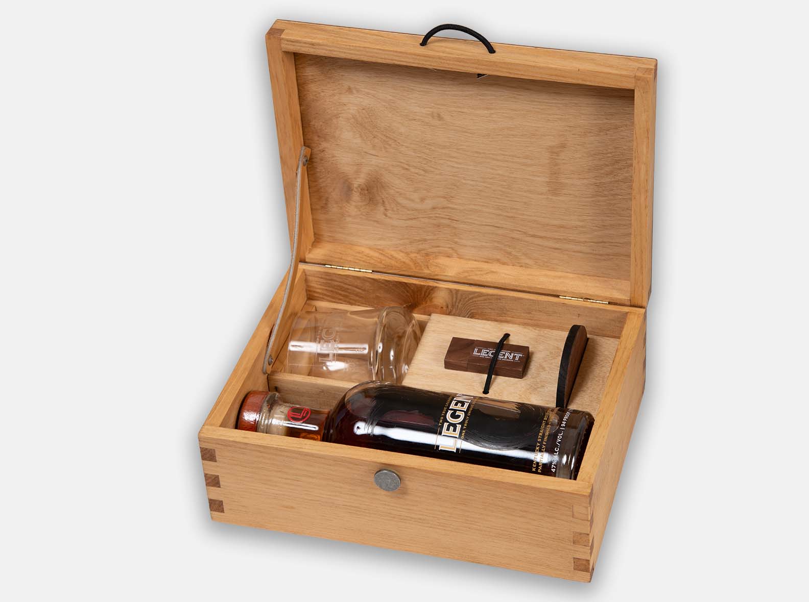 Hinged wooden box for spirits